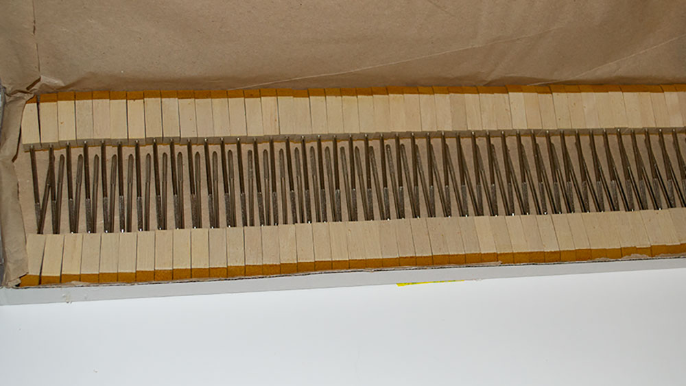 Product image 2 of the product “Grand back checks with wire ”